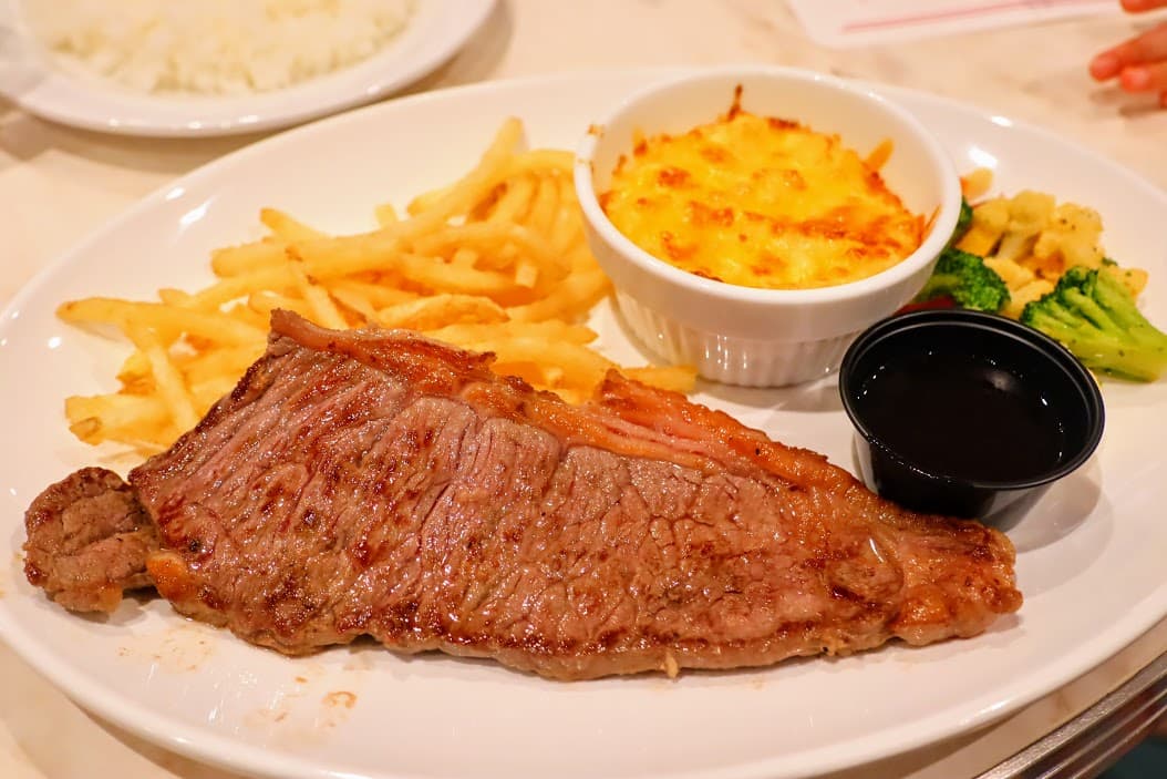 Sirloin steak in Center Street Coffeehouse Tokyo Disneyland