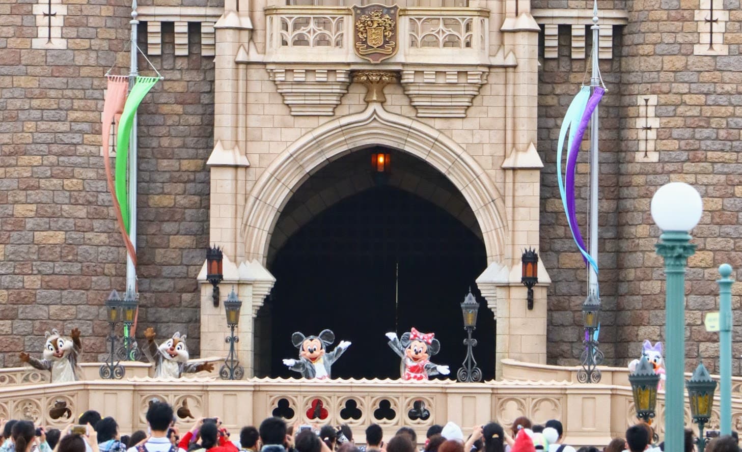 Greetings on the first day of reopening at Tokyo Disneyland