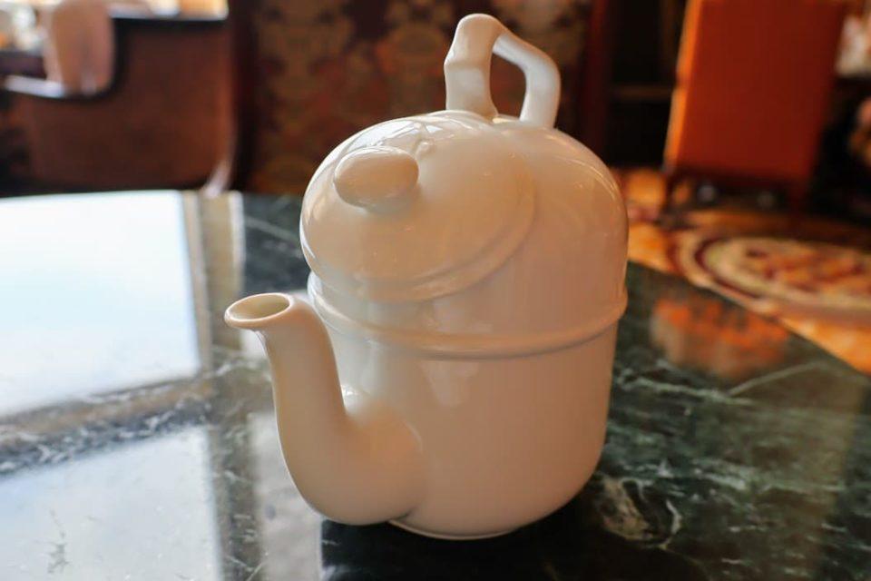 Tilting teapot in Dreamers Lounge