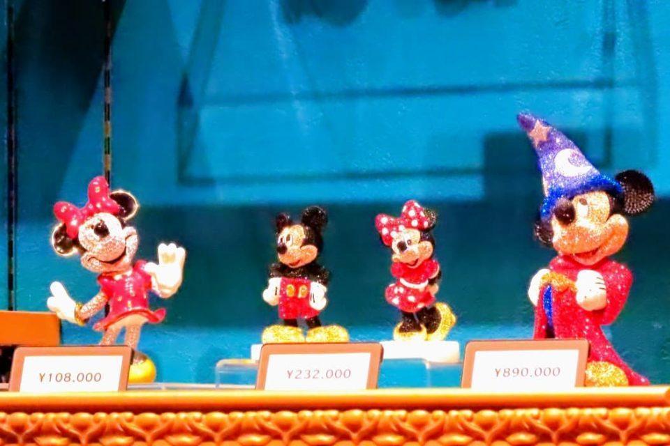 Mickey and Minnie glasswares in agrabah marketplace