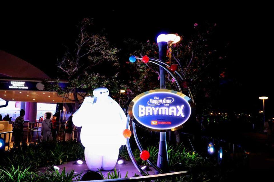Baymax Happy ride entrance at night