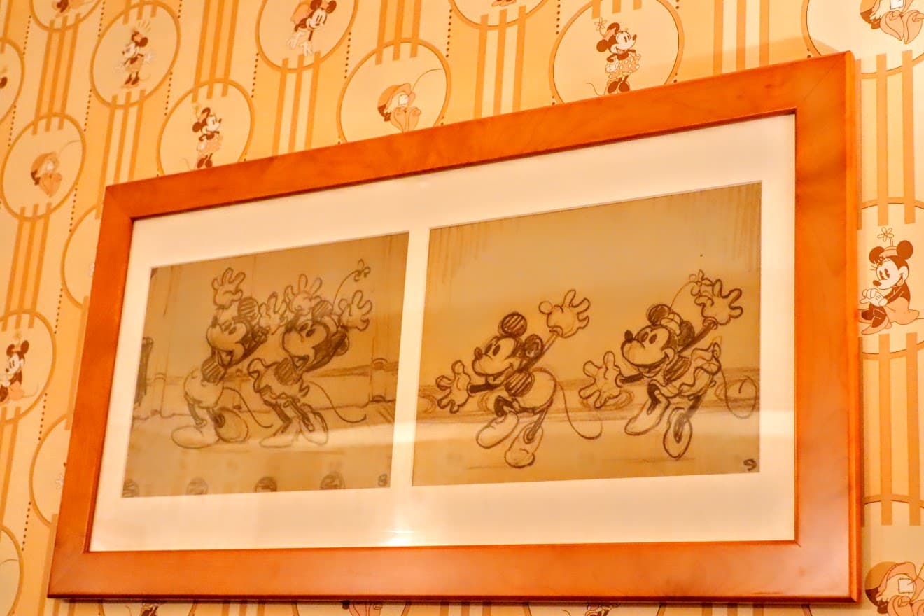 Picture on wall at Minnie Mouse Room
