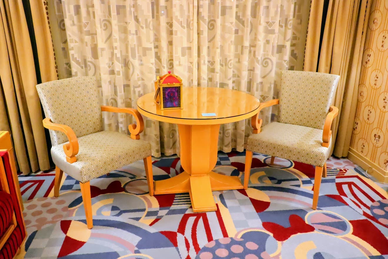 Chairs and desk at Minnie Mouse Room