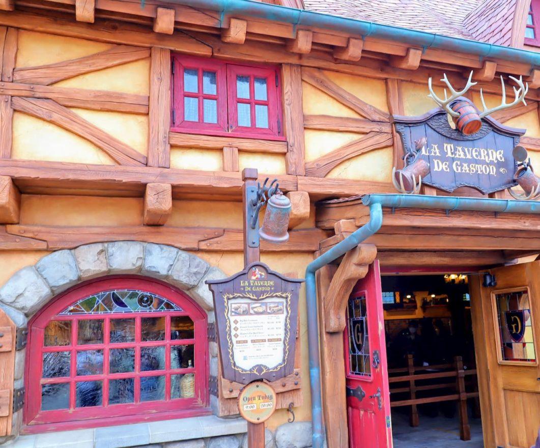 Entrance and the menu board of La Taverne de Gaston