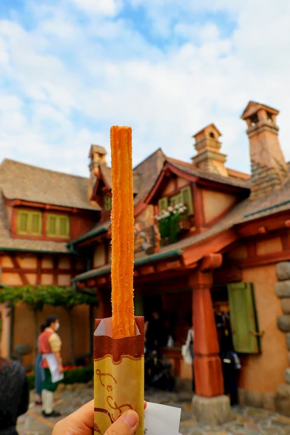 Apple Caramel Churros, in front of the shop, Le Fou's