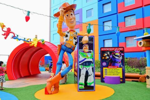 Toy Story Hotel, Tokyo Disney Resort, Toy Friends Square, Woody
